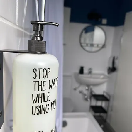 بيت للعطل Wanderlust East73 *